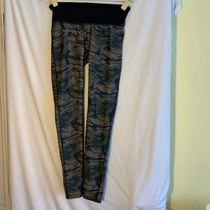 Equinox x PrismSport athletic camo leggings M